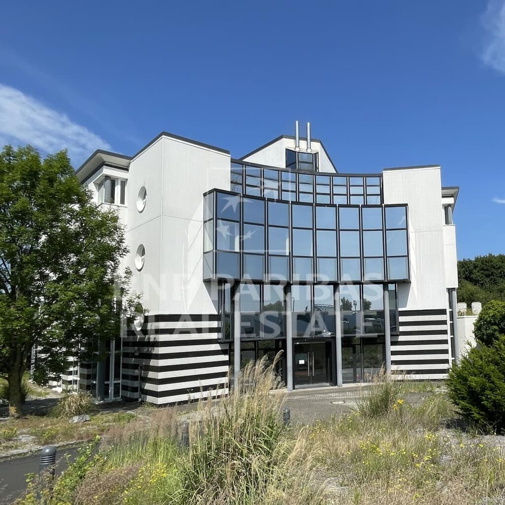 Büroimmobilie mit Lagerhalle in Flughafennähe