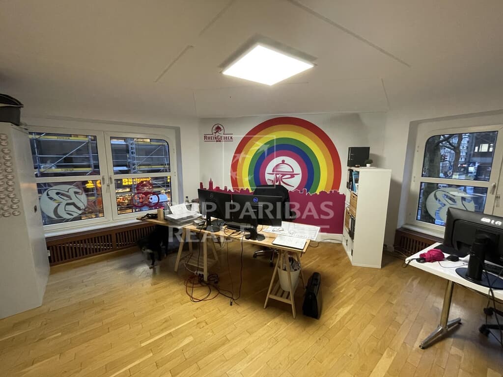 Büro-und Praxisfläche in attraktivem Altbau!