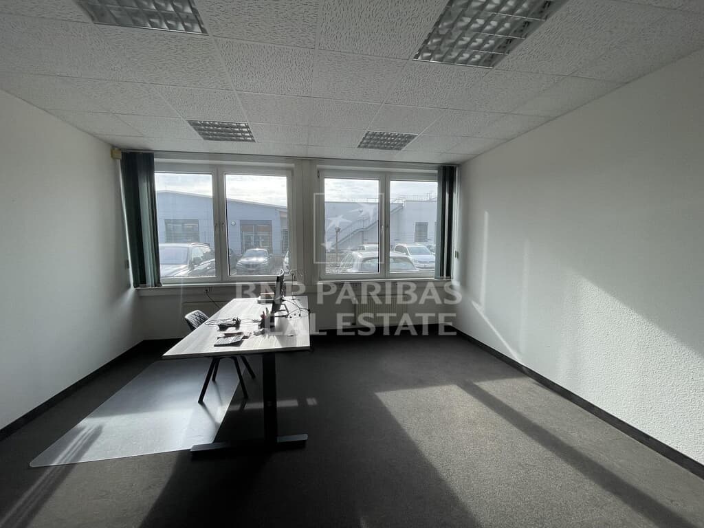 BNPPRE - Solitärbürogebäude in Duisburg Großenbaum mit überragendem Stellplatzangebot