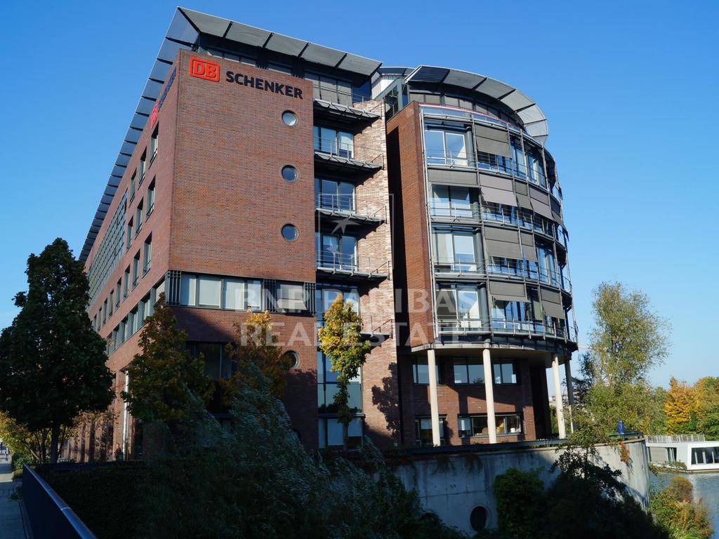 Repräsentative und hanseatische Büroflächen mit Wasserblick