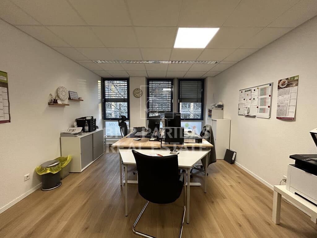 Geschäftshaus in markanter Ecklage am Clevischen Ring in Köln-Mülheim