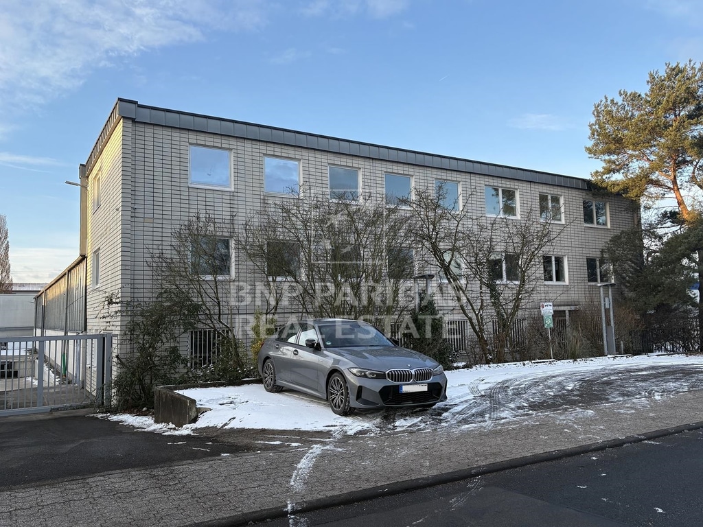 Betriebsgebäude mit Büroflächen und Hallenanteil – vielseitig nutzbar!