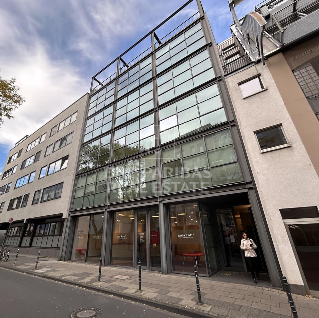 Lichtdurchflutete Büroflächen in modernem Gebäude in der Innenstadt!