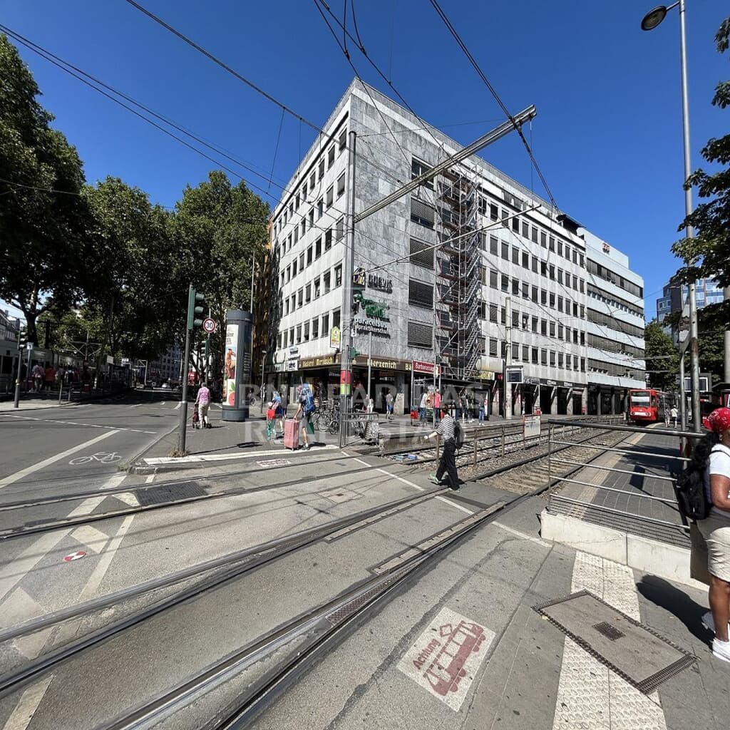 Büroflächen in zentraler Ecklage am Barbarossaplatz!