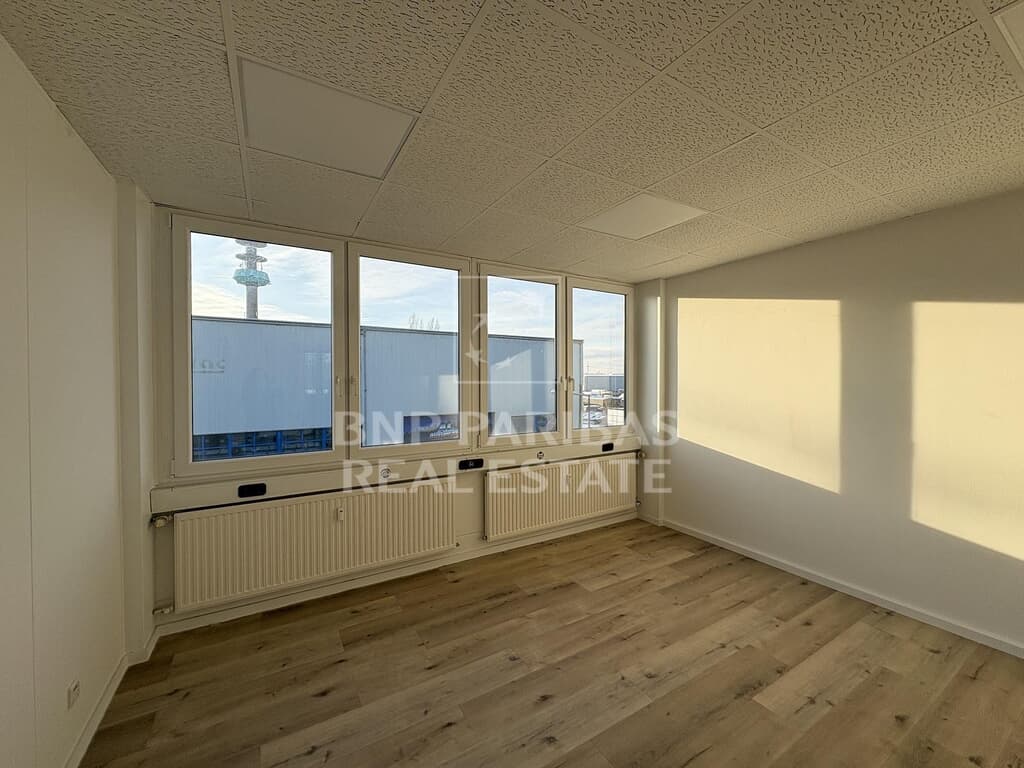 Einziehen und durchstarten: frisch renovierte Bürofläche mit Top-Anbindung in Köln-Poll!