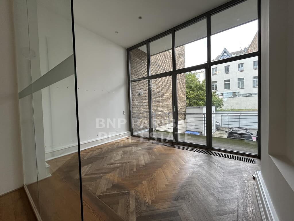 Extravagante Büroflächen mit Rheinblick