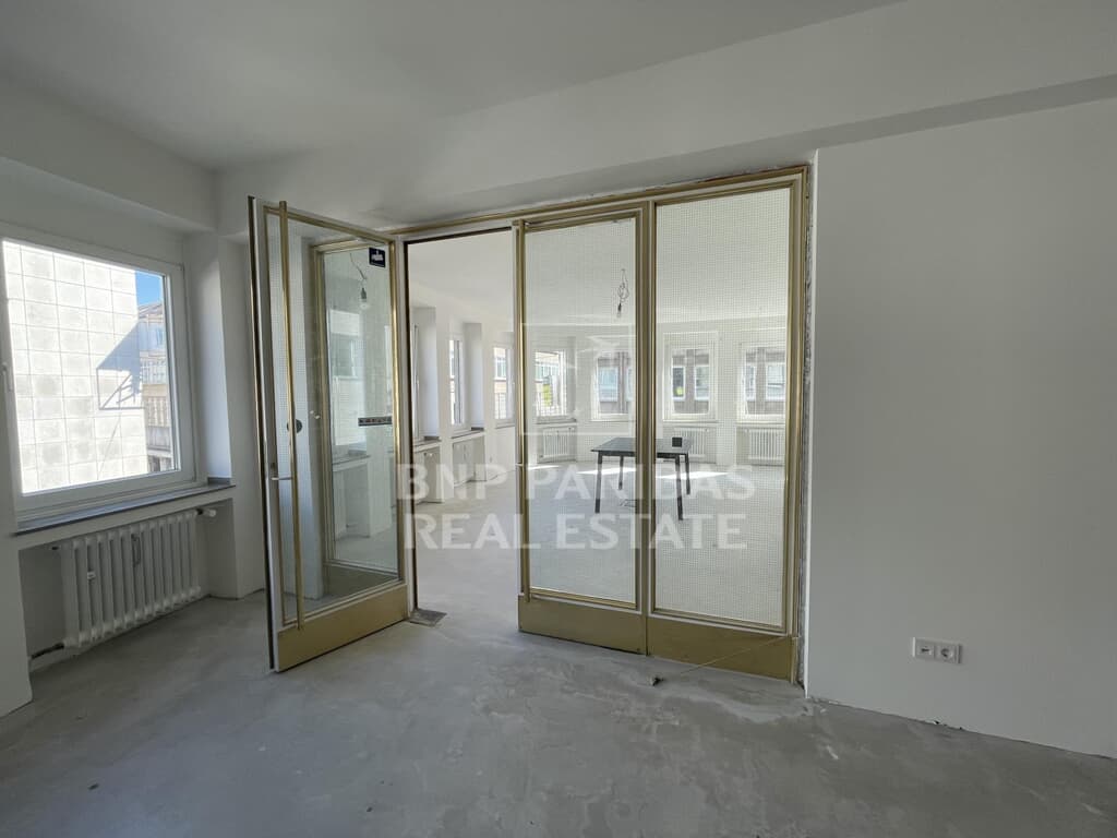 Altbau-Charme – Ihr neues Büro mit Ausbau nach Wunsch!
