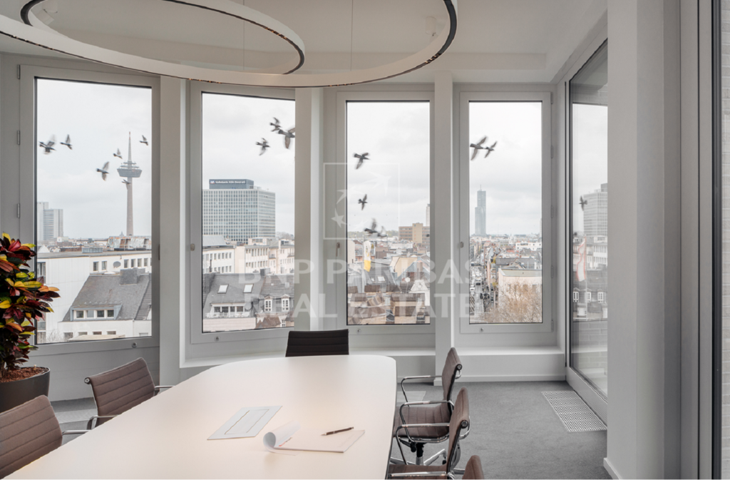 Dom im Blick, Erfolg im Fokus – Repräsentatives Büro im Herzen Kölns!