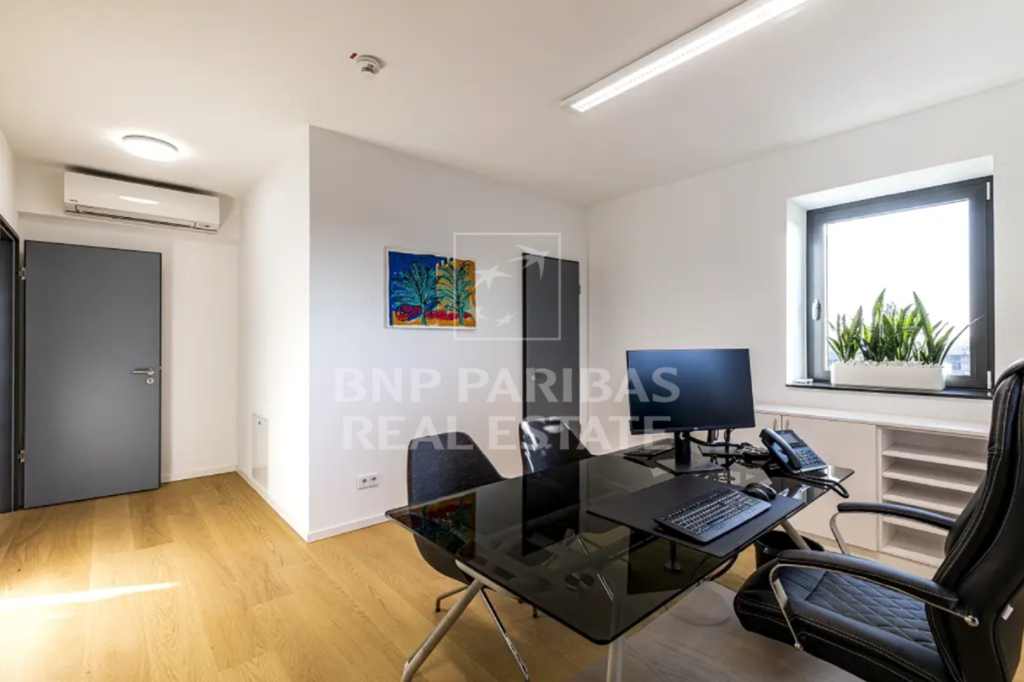 Einzelbüro mit eigenem WC