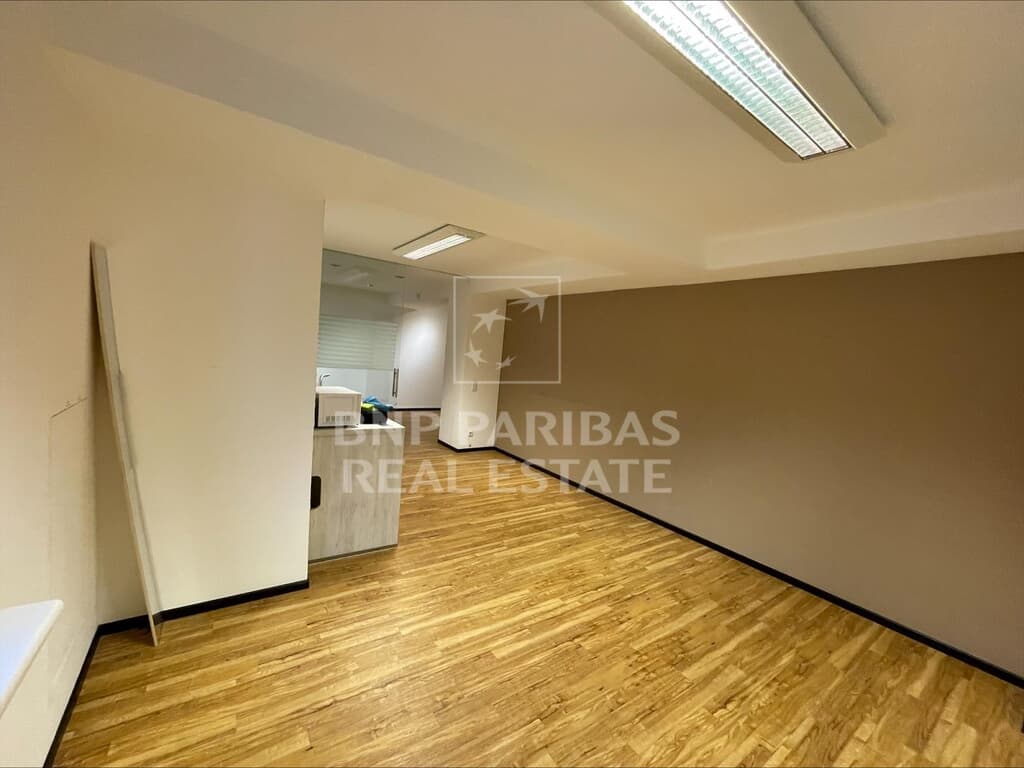 Büro- und Geschäftshaus in markanter Ecklage in bester Citylage