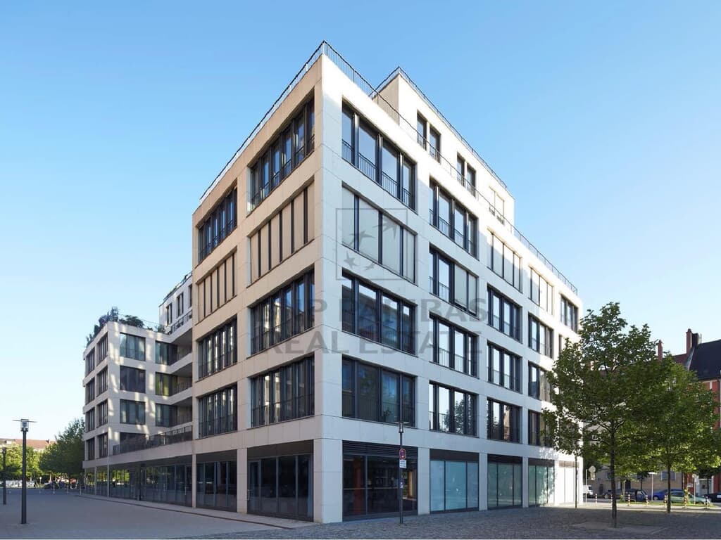 Modernes Bürogebäude an der Theresienwiese