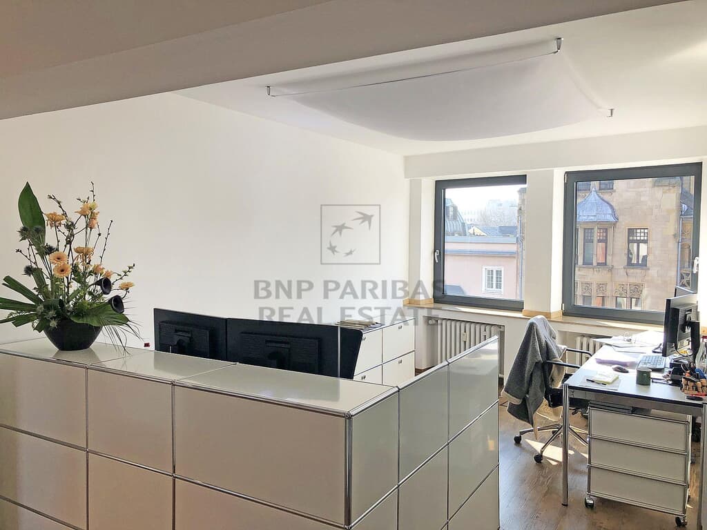 Repräsentative Bürofläche mit traumhaftem Ausblick auf den Römerturm