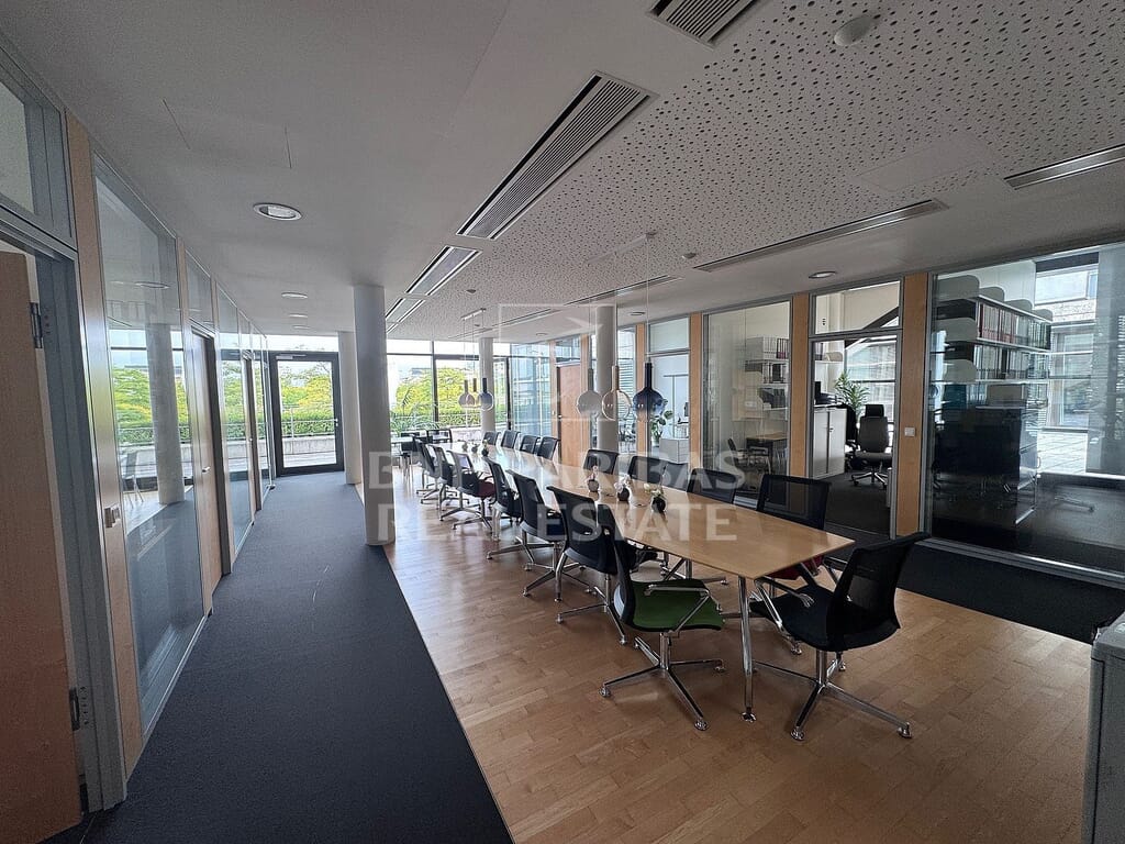 Moderne Bürofläche mit exklusiver Dachterrasse