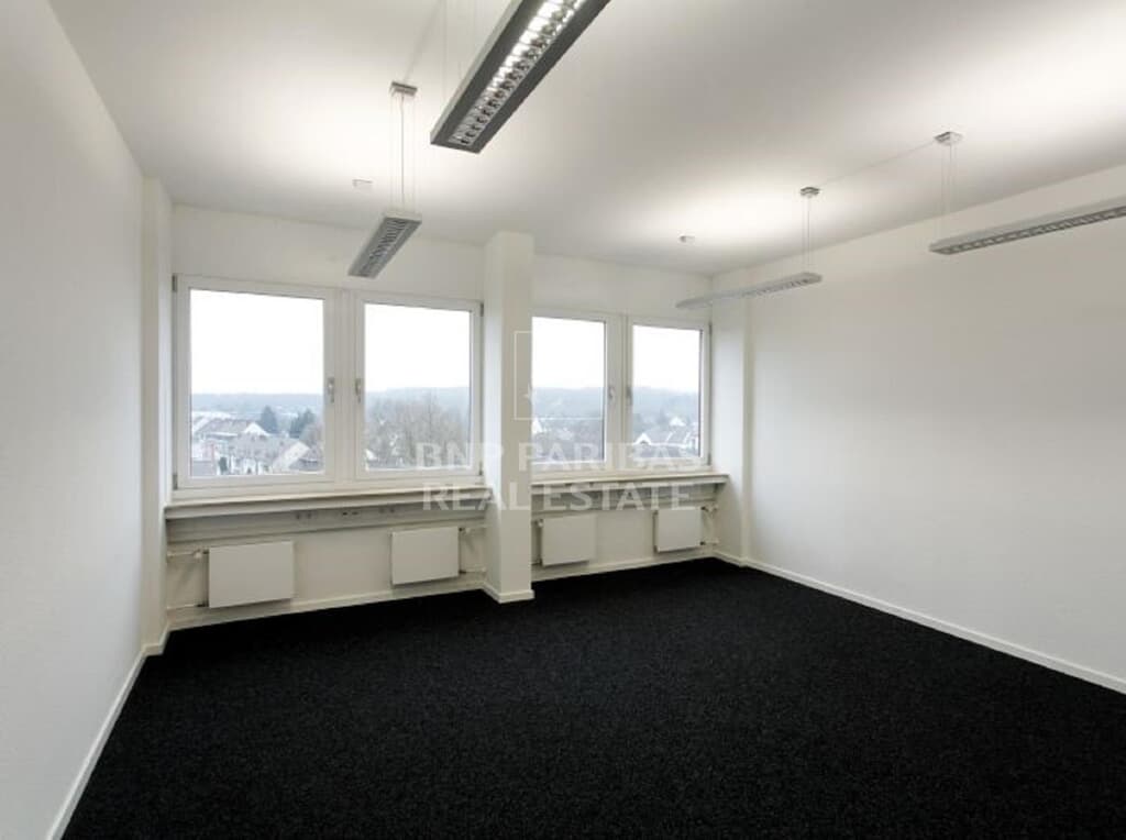 Hochwertig ausgestattete Bürofläche mit Domblick!