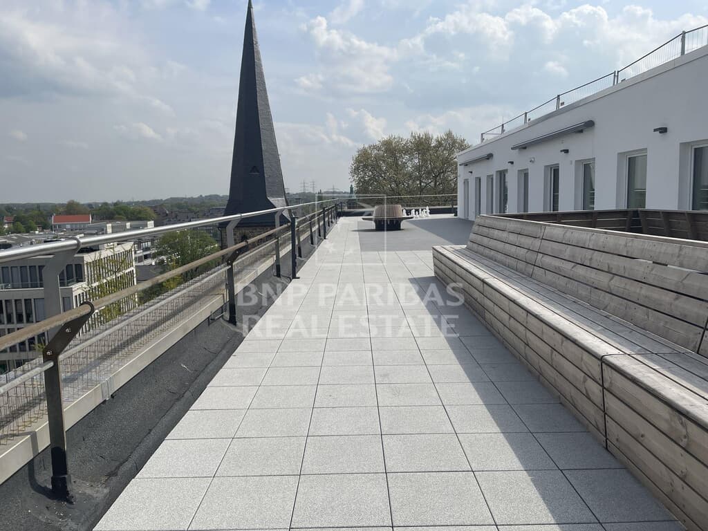 BNPP RE - Moderne Büros mit Dachterrasse über dem Kennedyplatz