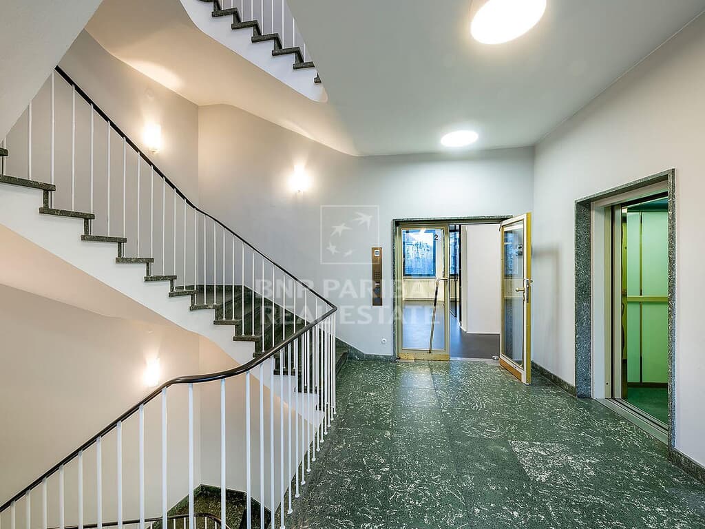 Treppenhaus mit Eingang