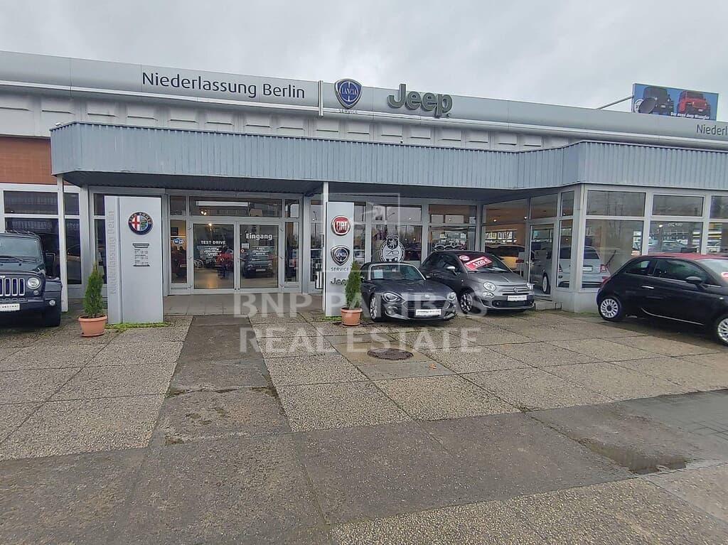 1A Ecklage: Autohaus oder Lager mit XXL-Außenfläche