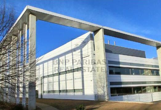 Erstbezug eines repräsentativen Büro- und Laborgebäudes in Porz