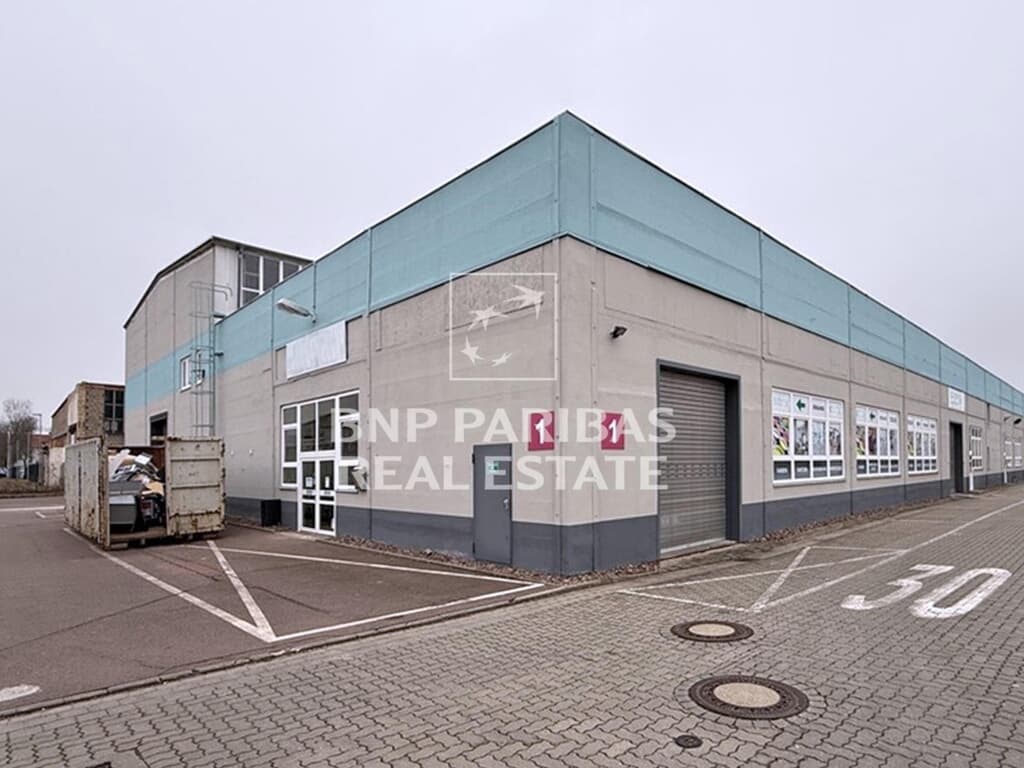 Attraktive Hallenflächen im Gewerbehof an der Europachaussee