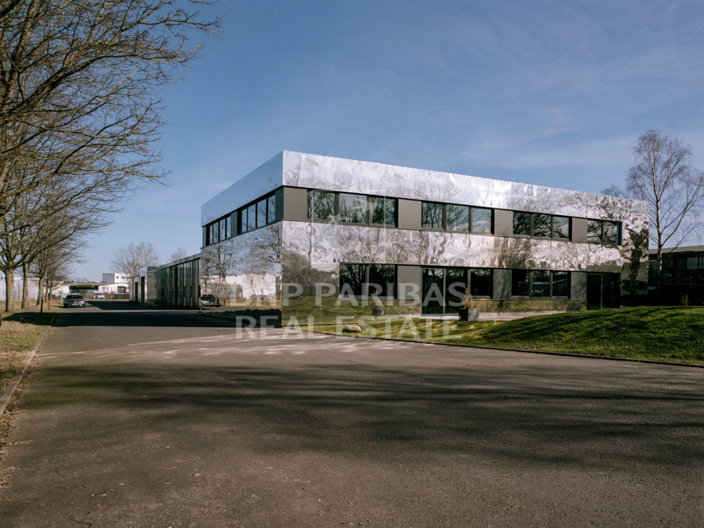 Exklusiv: 460 m² Lagerhalle mit Freifläche in der Nähe der A23